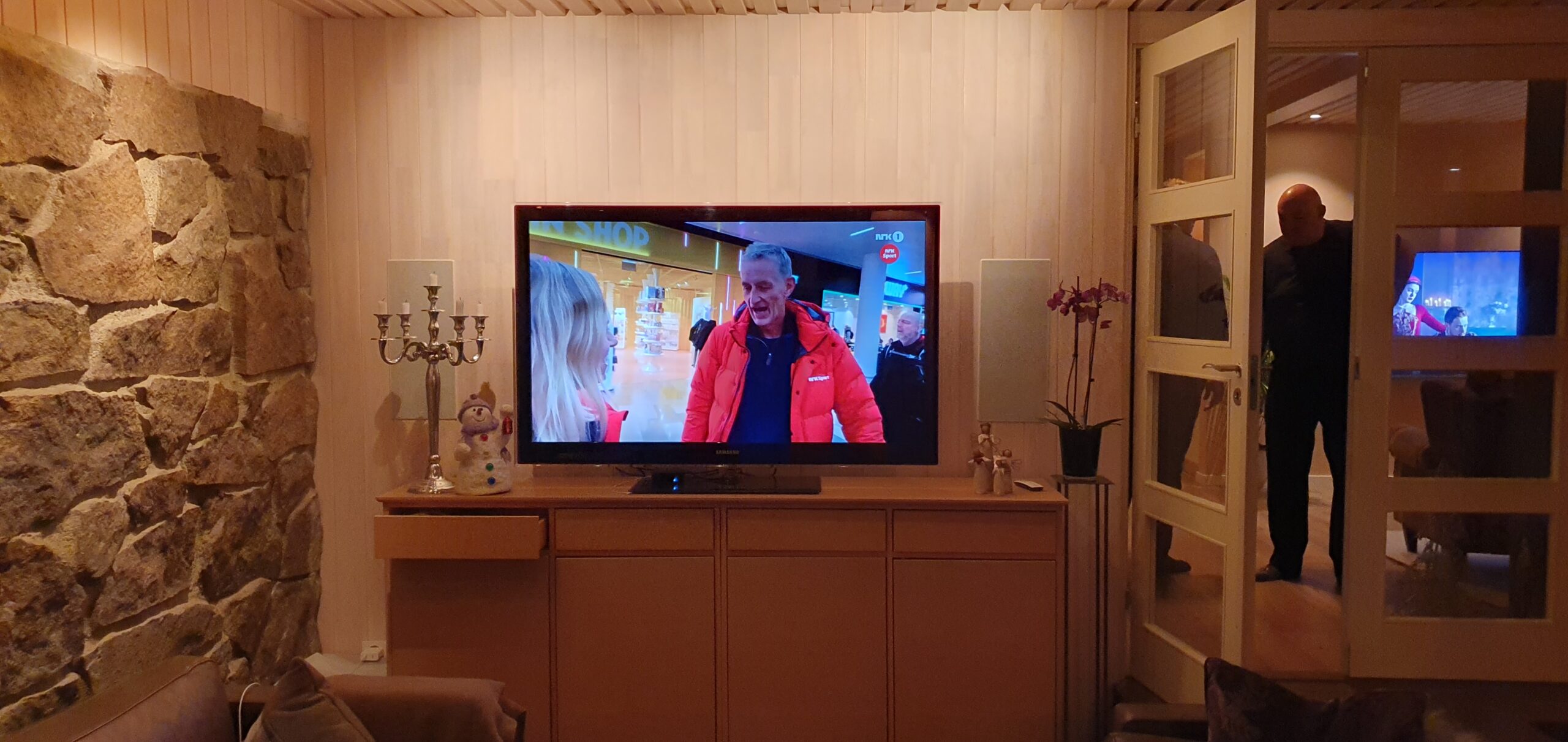 Stue innredning med integrert lyd og bilde system_163920 Stue, Finstue, Spisestue, TV-Stue innredning med integrert lyd og bilde system med innfelte arkitektur høyttalere